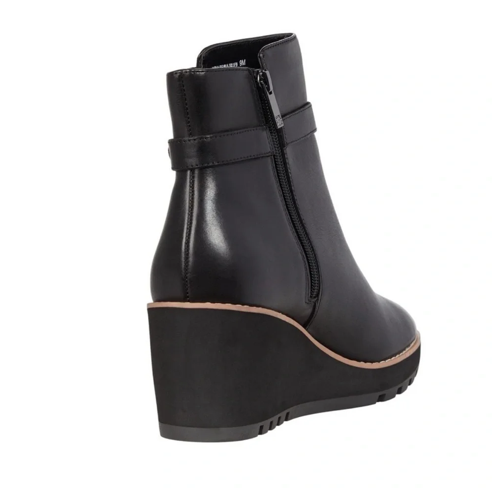 Anne Klein step out